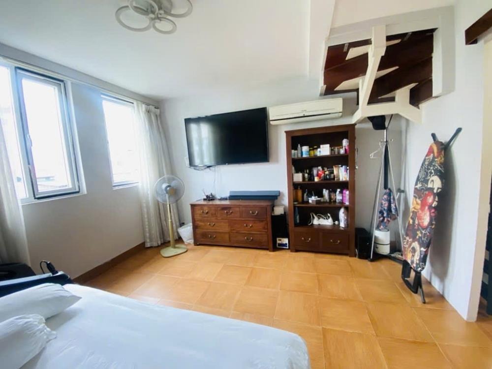 Bán nhà mặt phố Huế 180m2 - Vị trí VIP, Phù hợp xây cao tầng