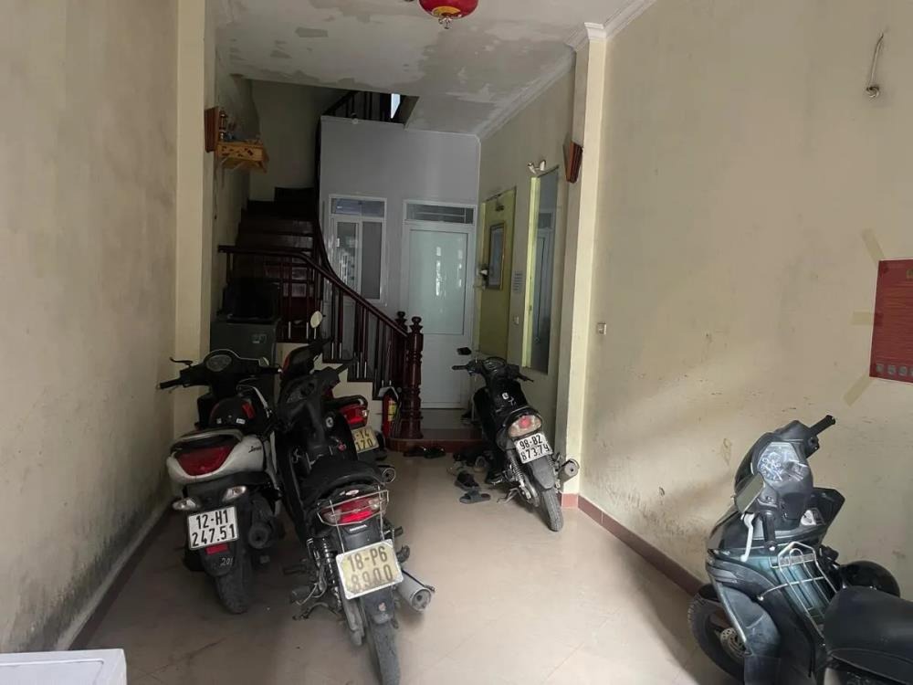 Nhà Phố Ngõ 43 Trung Kính: 42m², 4 Tầng, Giá 9.2 Tỷ - Vị Trí Đắc Địa