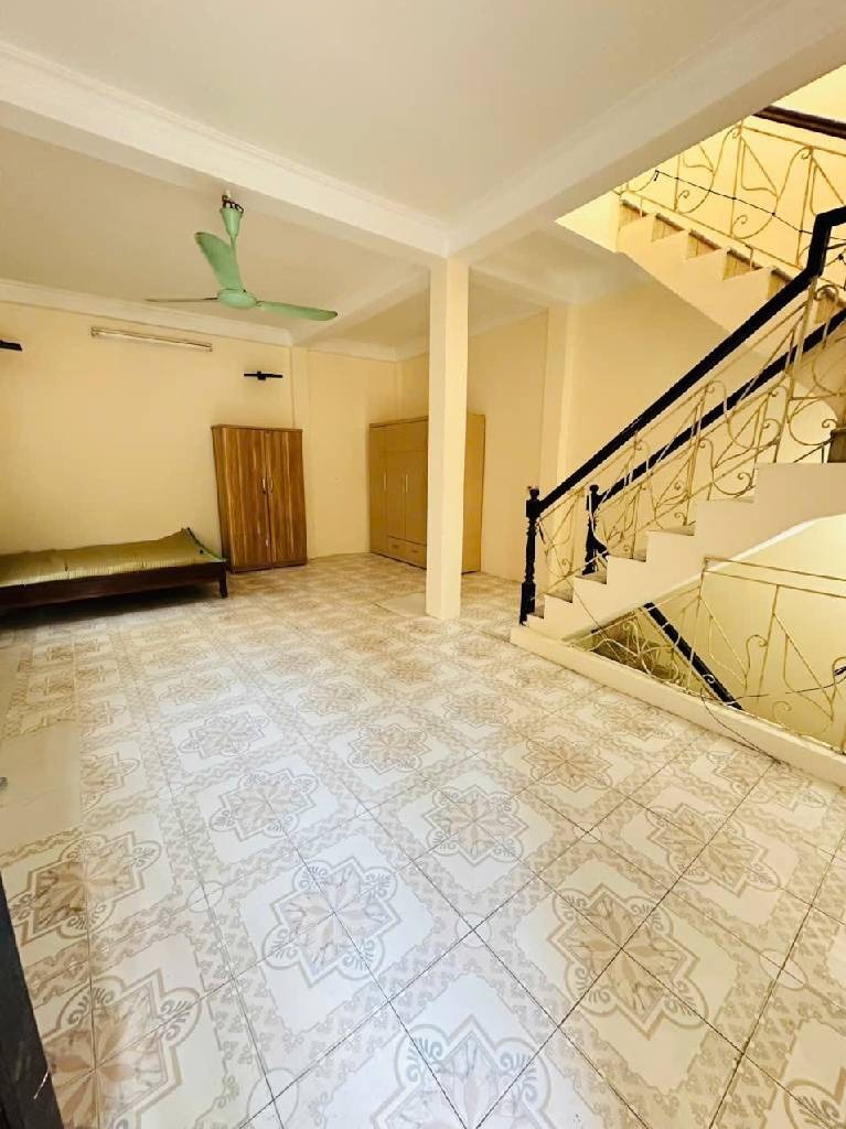 Nhà phố Đội Cấn - 39m2, 5 Tầng, 8.4 Tỷ - Vị trí đẹp, tiện ích đầy đủ