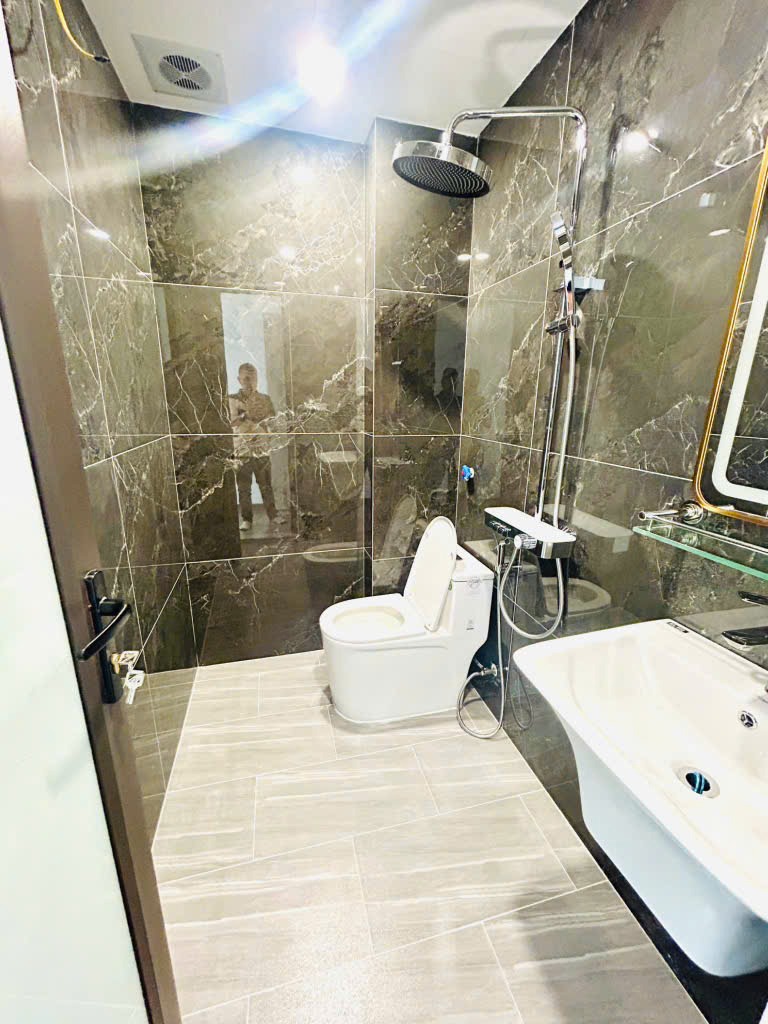 Bán nhà Nguyễn Khang, Cầu Giấy, 9.9 tỷ, 50m2, 6 tầng, Thang Máy