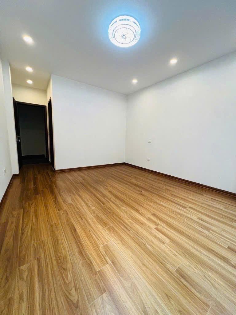 Bán nhà đẹp Lạc Long Quân, Cầu Giấy - Vị trí Vàng, Gần Hồ Tây