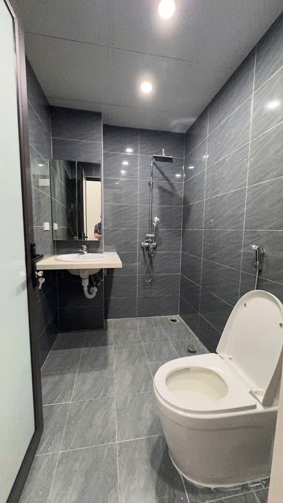 Bán Gấp Nhà 60m2, 4 Tầng, Hoàng Quốc Việt - Giá 9 Tỷ, Sổ Đỏ Vuông