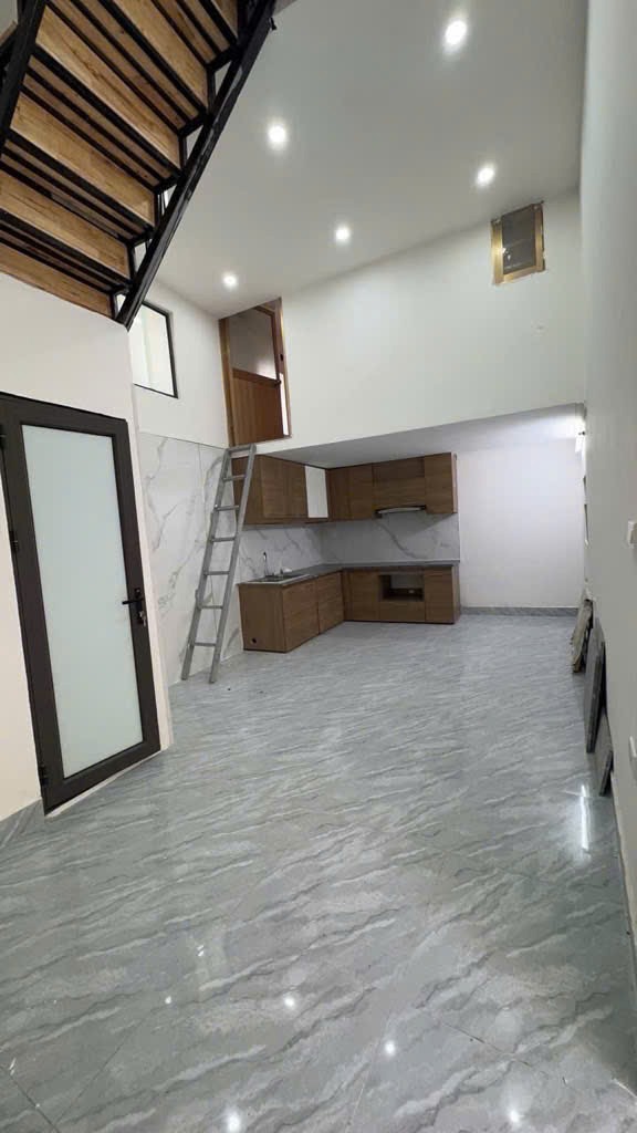 Bán Gấp Nhà 60m2, 4 Tầng, Hoàng Quốc Việt - Giá 9 Tỷ, Sổ Đỏ Vuông