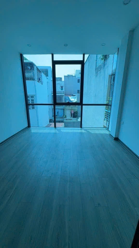 Bán Gấp Nhà 60m2, 4 Tầng, Hoàng Quốc Việt - Giá 9 Tỷ, Sổ Đỏ Vuông