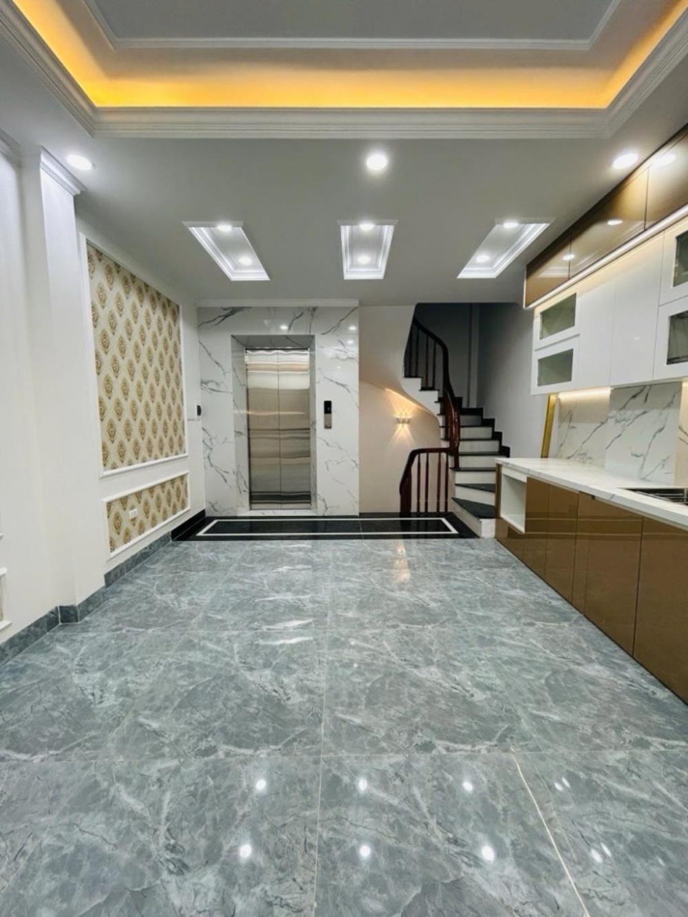 Bán Biệt Thự 6 Tầng, Thang Máy, Đống Đa - Nội Thất Nhập Khẩu - Giá 12.9 Tỷ