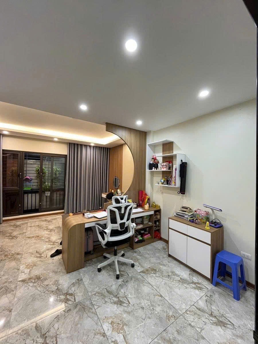 Bán Nhà Mặt Phố Đội Nhân, Ba Đình - 102m2, Mặt Tiền 7m - Vị Trí Vàng