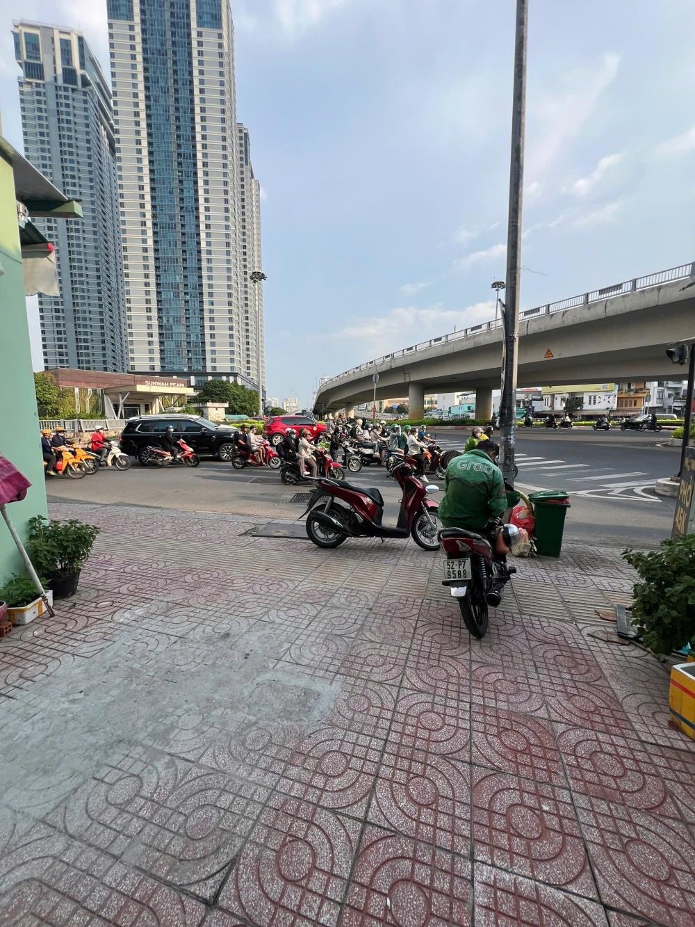 Bán nhà mặt tiền Nguyễn Hữu Cảnh, Quận Bình Thạnh | 4x12m, 7 tầng, giá 17.5 tỷ