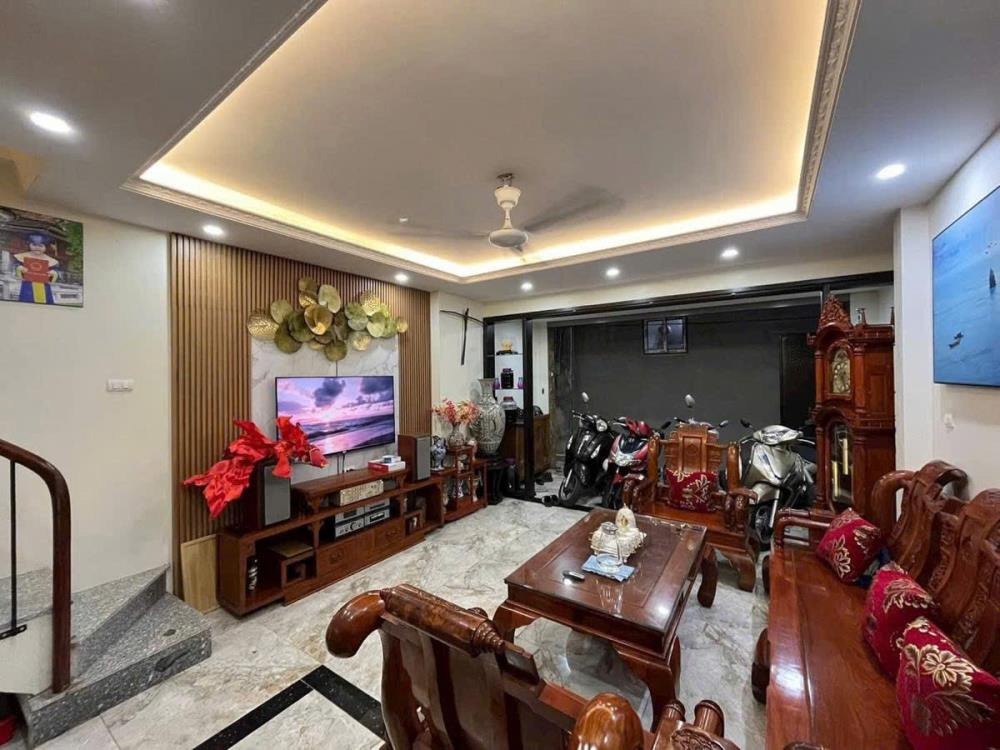 Bán Nhà Mặt Phố Đội Nhân, Ba Đình - 102m2, Mặt Tiền 7m - Vị Trí Vàng