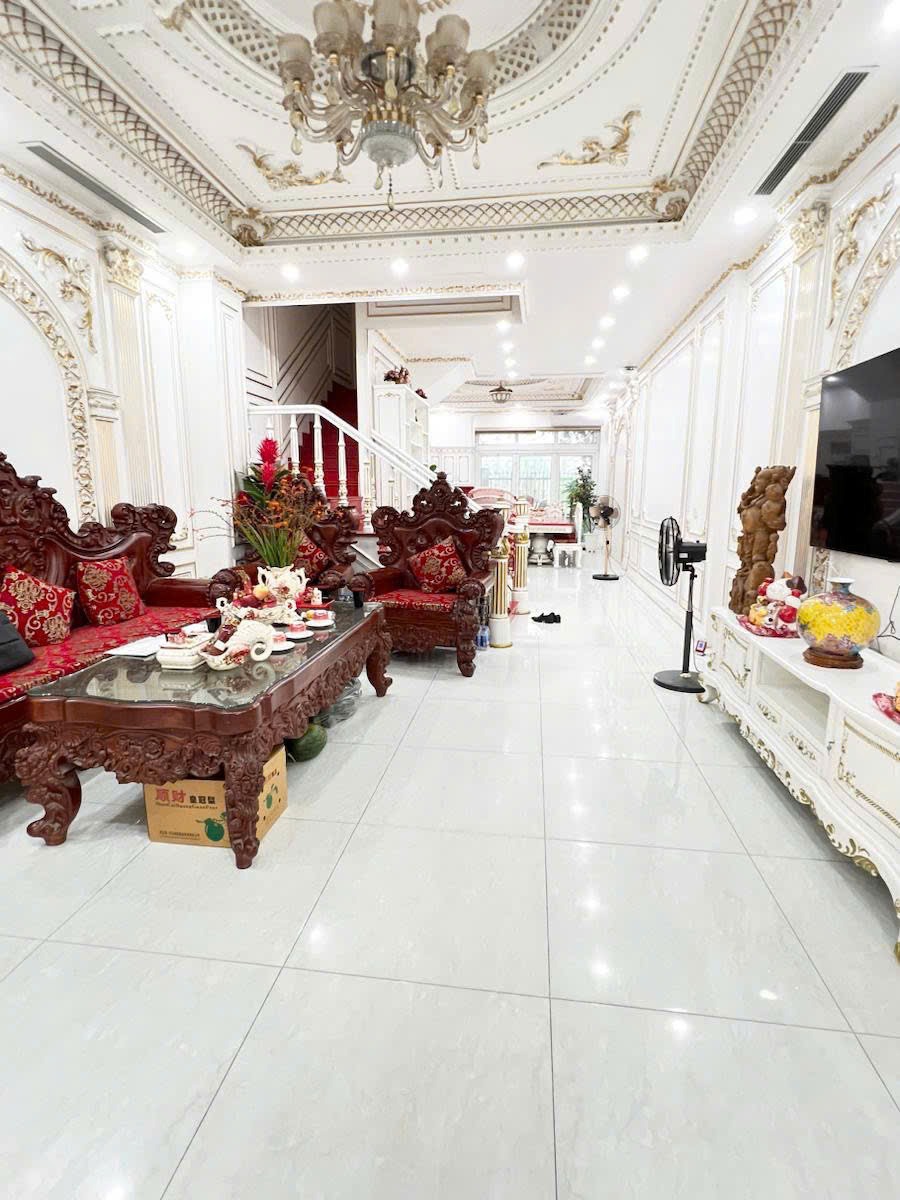 Bán nhà mặt phố Nguyễn Phúc Lai 134m2, Mặt tiền 8.8m - Vị trí Vàng Đầu Tư