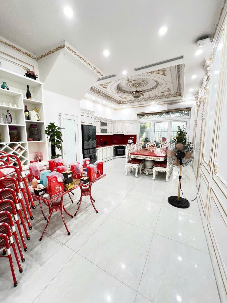 Bán nhà mặt phố Nguyễn Phúc Lai 134m2, Mặt tiền 8.8m - Vị trí Vàng Đầu Tư