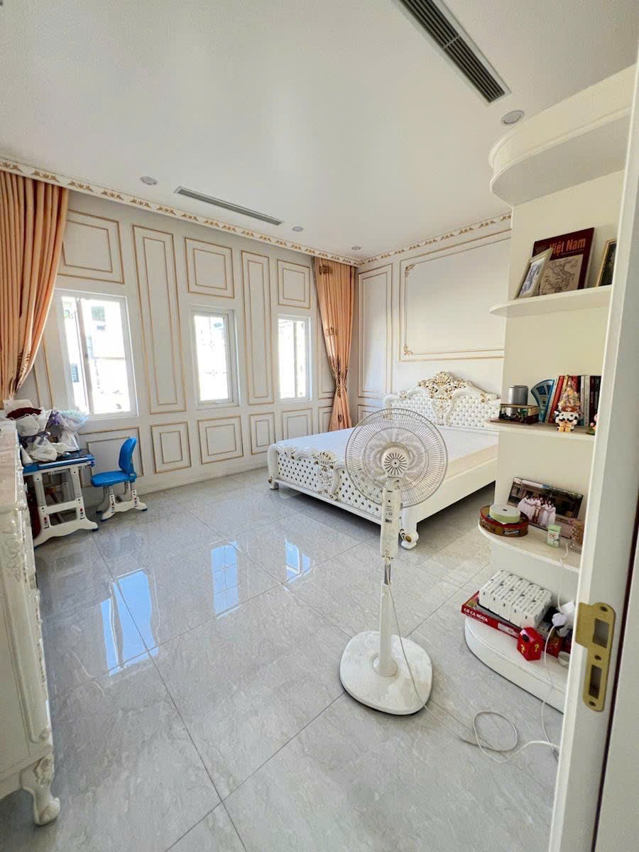 Bán nhà mặt phố Nguyễn Phúc Lai 134m2, Mặt tiền 8.8m - Vị trí Vàng Đầu Tư