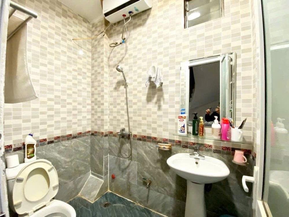 Nhà Trần Quốc Vượng 65m2 - Kinh Doanh Sầm Uất, Ô Tô Đỗ Cửa - Giá 13.6 tỷ