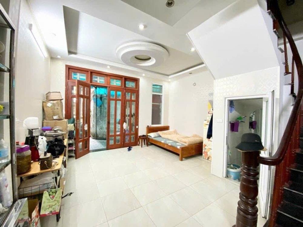 Nhà Trần Quốc Vượng 65m2 - Kinh Doanh Sầm Uất, Ô Tô Đỗ Cửa - Giá 13.6 tỷ