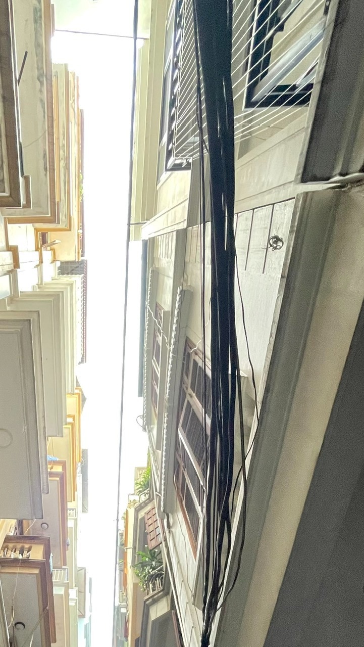 Bán nhà mặt phố Hoàng Quốc Việt 93m2, 66 tỷ, Nở hậu, 2 thoáng
