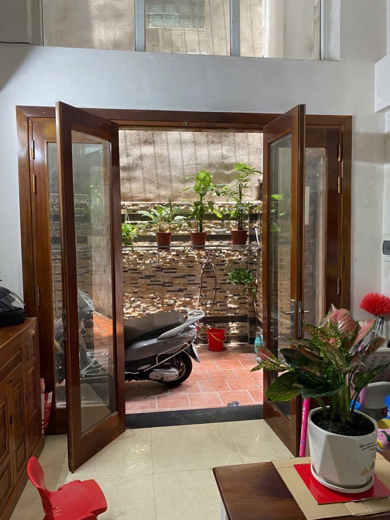 Bán nhà Thanh Xuân - 5 Tầng, Ngõ Rộng, Ô Tô Gần, Giá 9.3 Tỷ