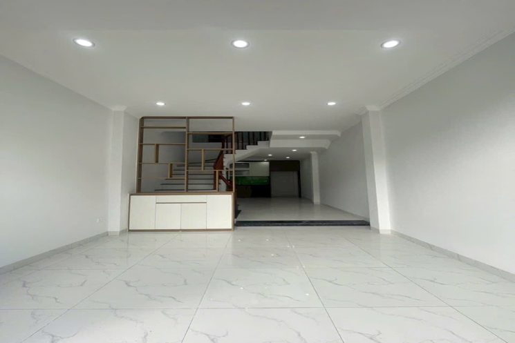 Ế ẩm quá giảm kịch khung căn nhà 5 tầng tại Vân Canh oto cách nhà 50m đi bộ