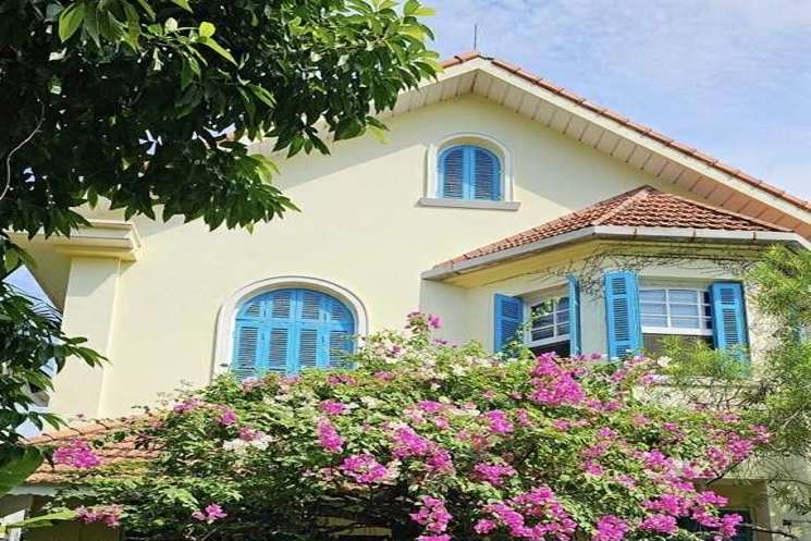 biệt thự sân vườn Hồng Tiến, 400m x 4 tầng, mặt tiền 11m, ôtô tránh, full thổ cư
