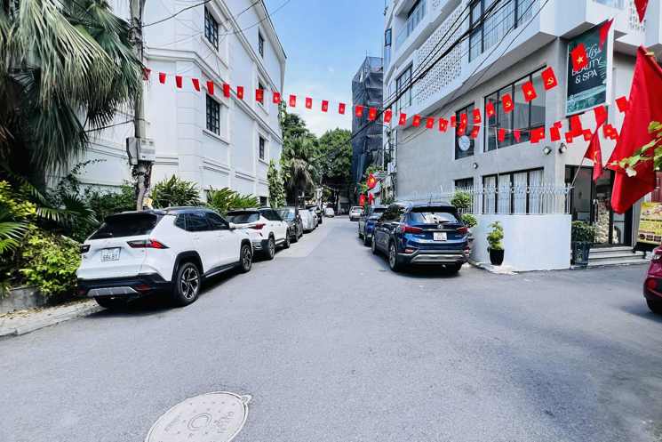bán nhà Hoàng Như Tiếp- bệnh viện Tâm Anh, diện tích 140m, ôtô tránh, cách bệnh viện Tâm Anh 50m