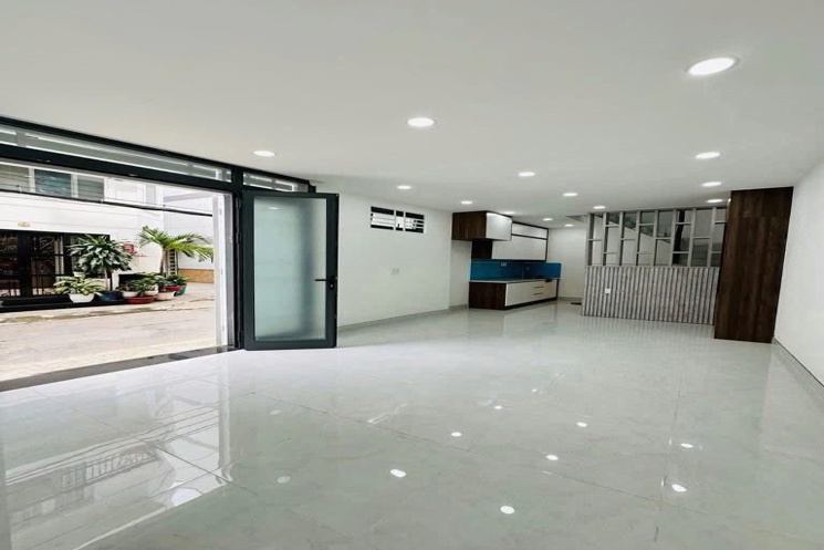 8.3 TỶ - NHÀ HẺM OTO NƠ TRANG LONG 39M2 4 TẦNG