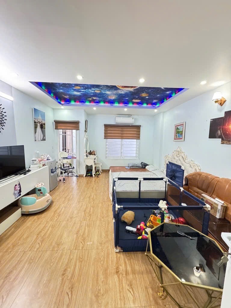 Bán nhà lô góc Tam Trinh 47m2, Giá 8.5 tỷ - Ô tô đỗ cổng, Nội thất đầy đủ