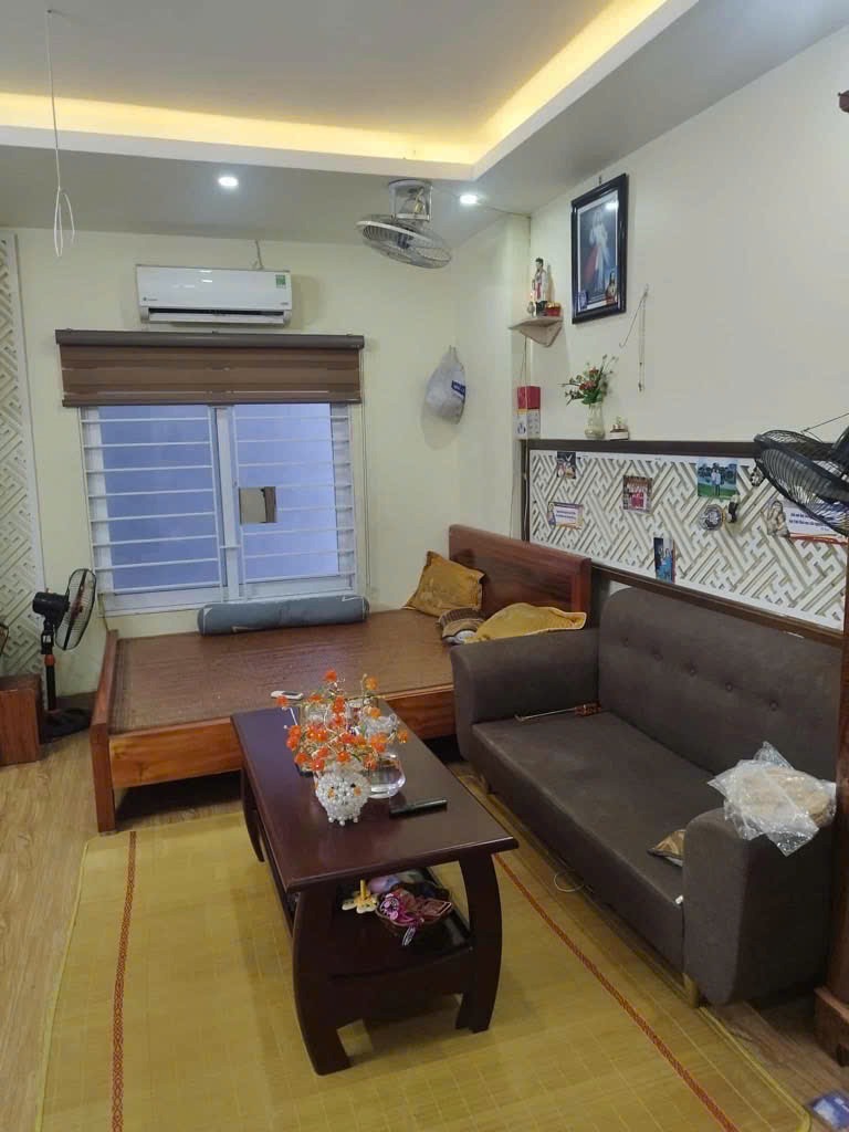 Bán nhà lô góc Tam Trinh 47m2, Giá 8.5 tỷ - Ô tô đỗ cổng, Nội thất đầy đủ
