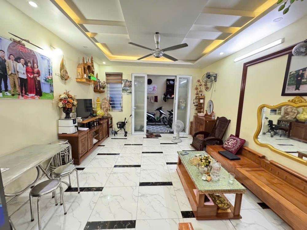 Bán nhà lô góc Tam Trinh 47m2, Giá 8.5 tỷ - Ô tô đỗ cổng, Nội thất đầy đủ