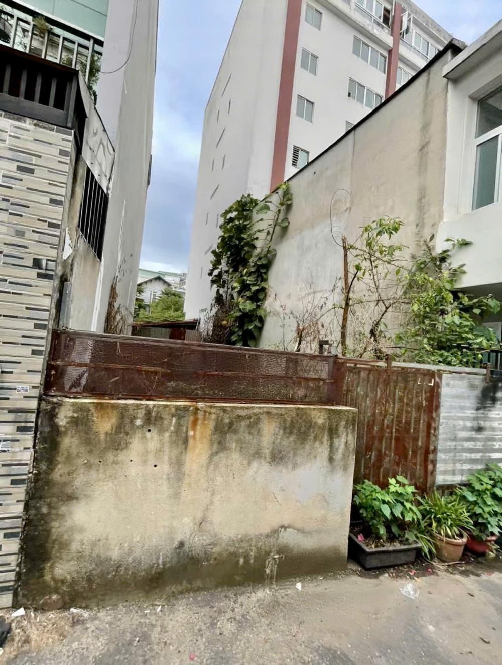 Bán Đất Tặng Nhà Cấp 4 Gò Vấp - 92m² Hẻm Xe Hơi - Giá 7.2 Tỷ