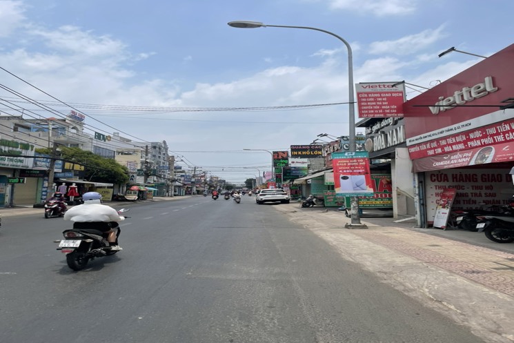 Bán nhà mặt tiền 20,5x28m giá 60 tỷ Đường Nguyễn Ảnh Thủ