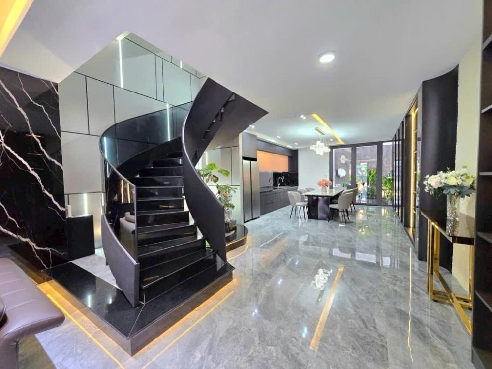 Bán nhà phố Quận 7 - 97.5m2 - 16.5 tỷ - Ngang 5m - Vị trí đắc địa