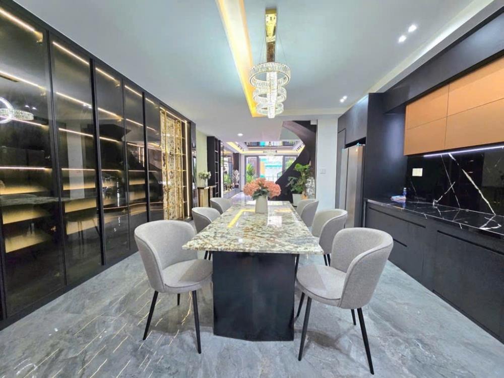 Bán nhà phố Quận 7 - 97.5m2 - 16.5 tỷ - Ngang 5m - Vị trí đắc địa