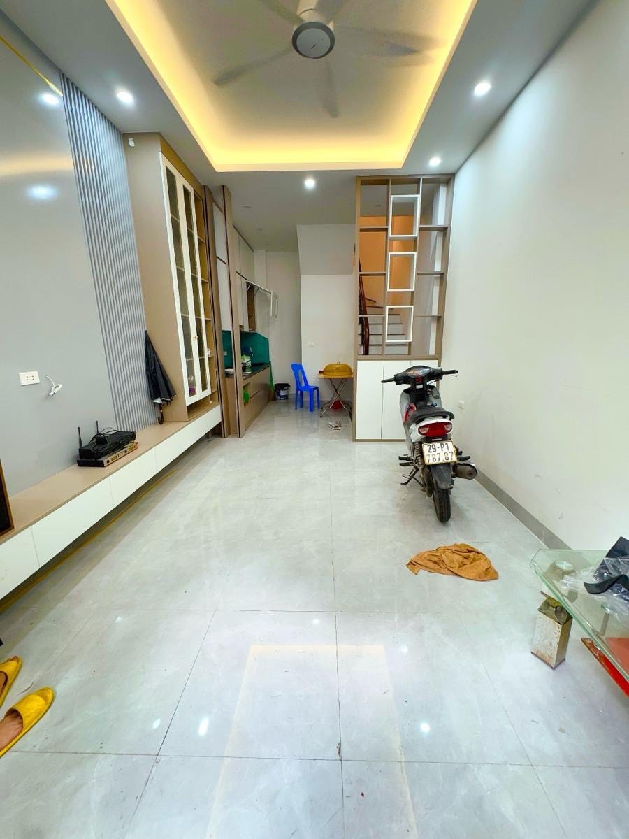 Bán nhà mới tinh 31-34m² 5 tầng, mặt tiền 3.3m, giá 8.8 tỷ - Nguyễn Văn Huyên