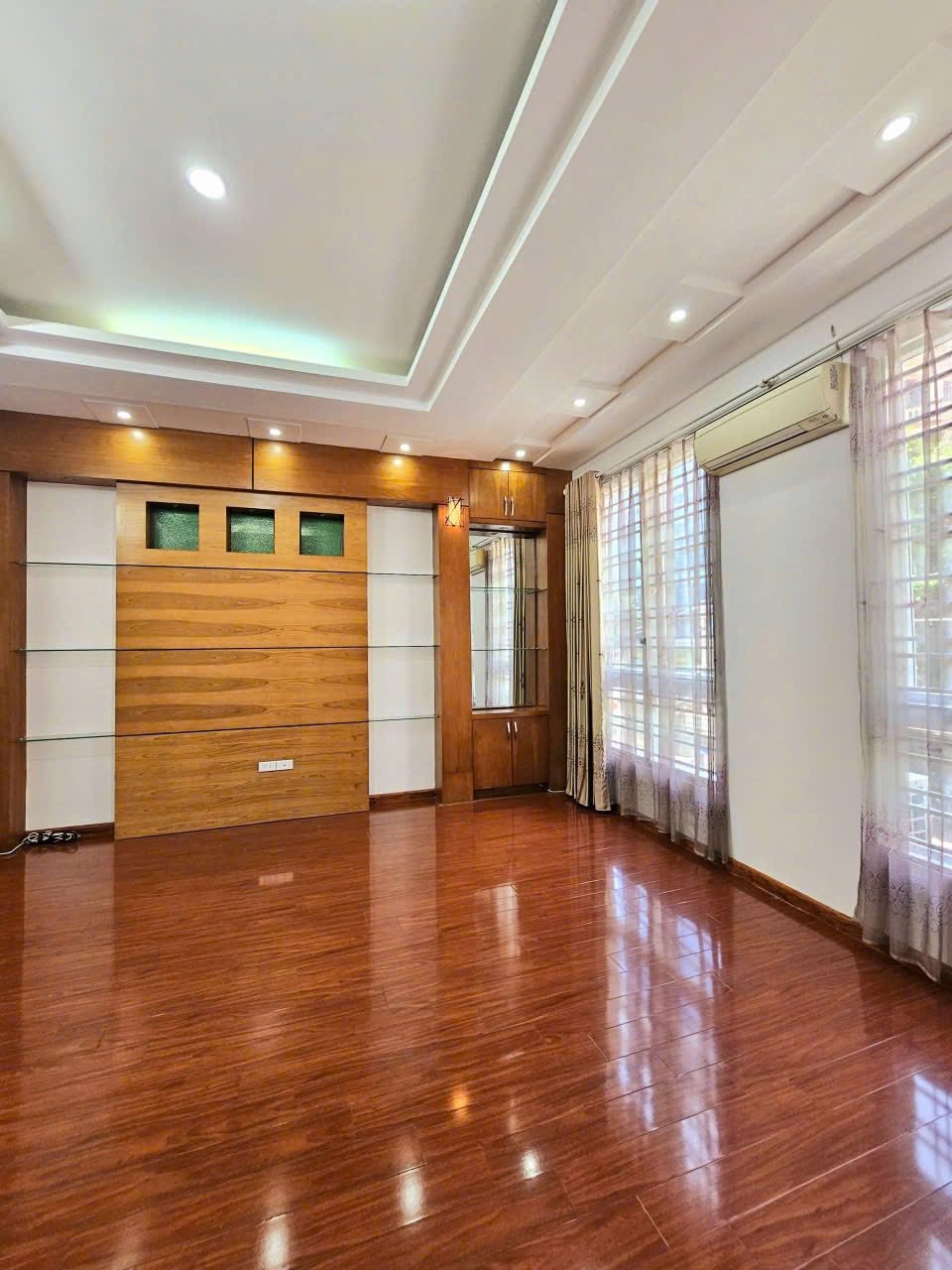 Bán nhà mặt ngõ Cầu Giấy - 58m² - 5 Tầng - 32 Tỷ