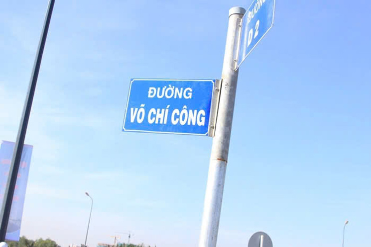 Em có căn chung cư 46m, 2 ngủ, 1 bếp, vệ sinh,  thang máy vù vù! Ban công thoáng! Full đồ!