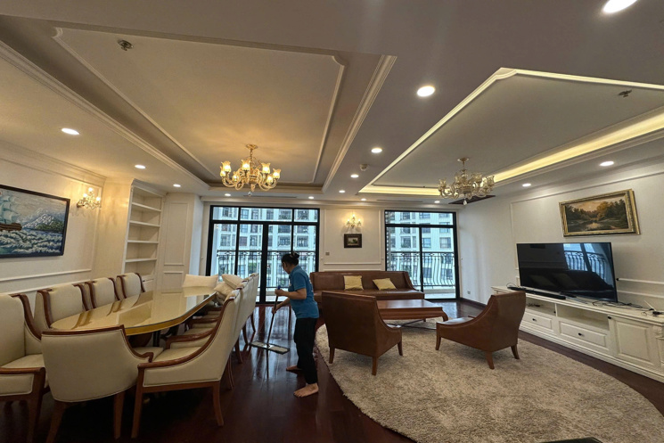 Cho thuê căn 221m2 ại ROYAL CITY , giá  50 triệu / tháng , LH  584146888 khi cần thuê chung cư