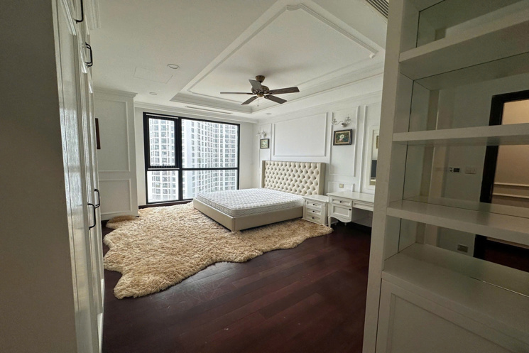 Cho thuê căn 221m2 ại ROYAL CITY , giá  50 triệu / tháng , LH  584146888 khi cần thuê chung cư