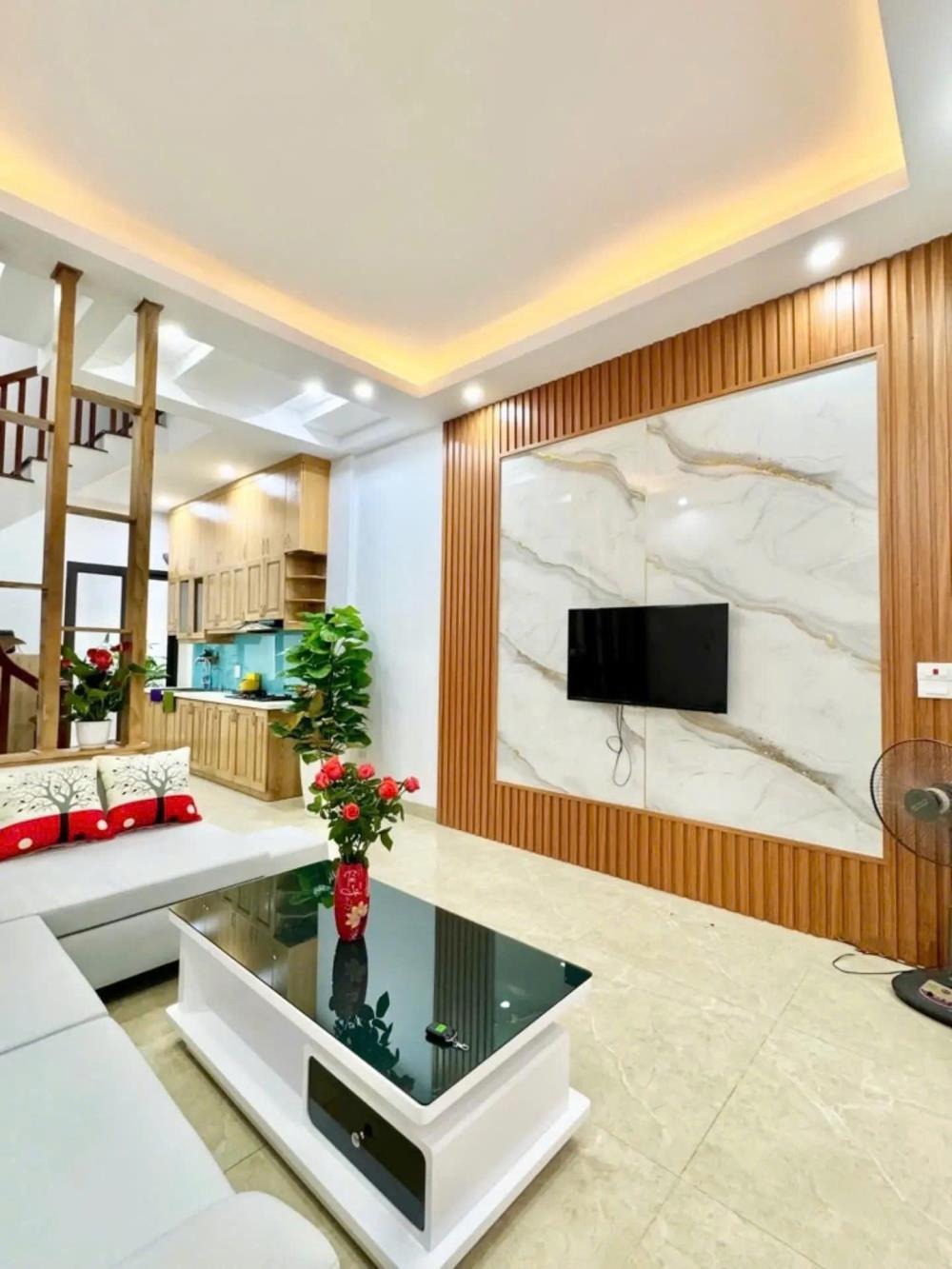 Bán Nhà Phố Mặt Tiền Nguyễn Thị Minh Khai, Quận 3 - Vị Trí Vàng, Giá Tốt