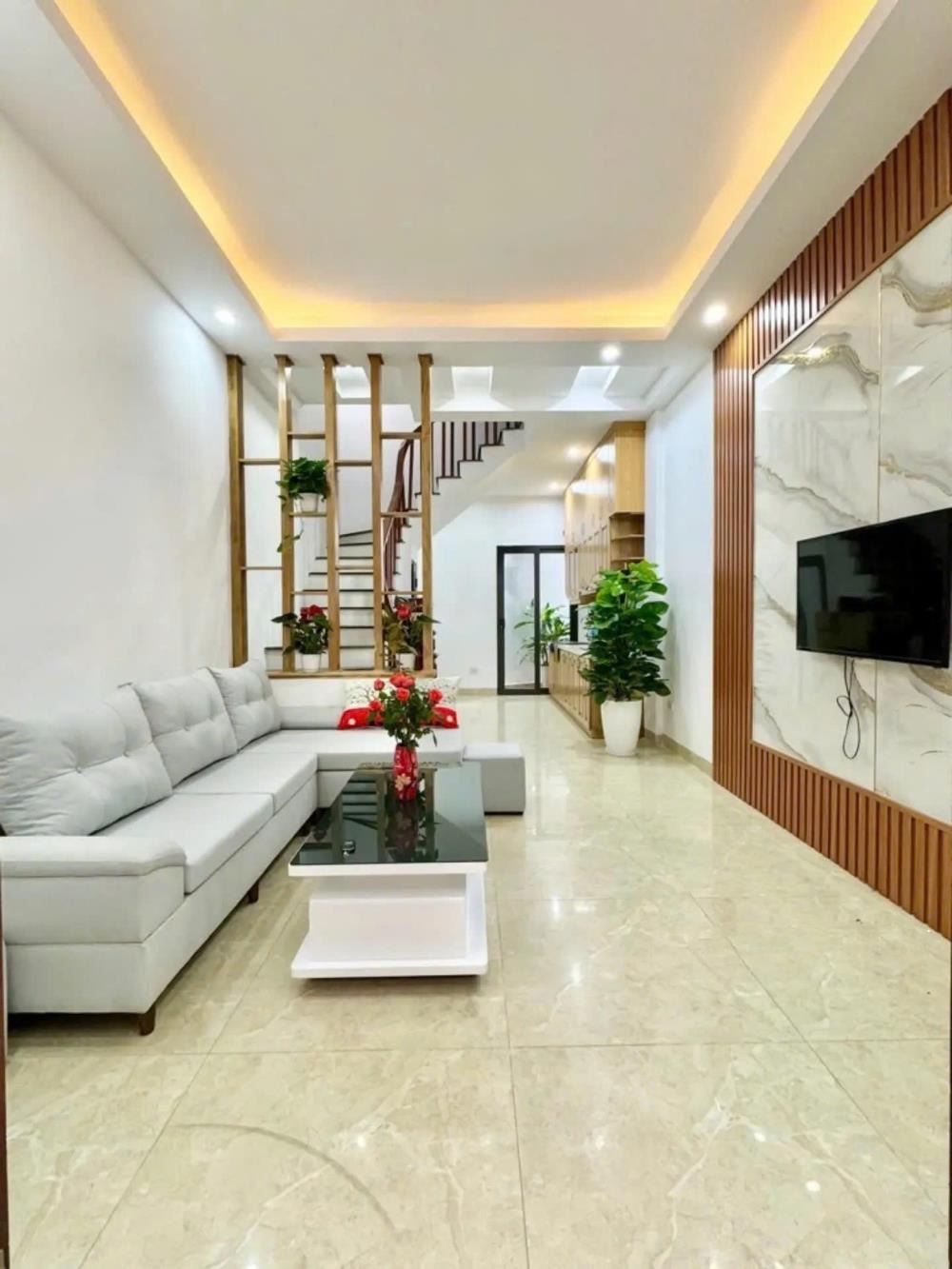 Bán Nhà Phố Mặt Tiền Nguyễn Thị Minh Khai, Quận 3 - Vị Trí Vàng, Giá Tốt