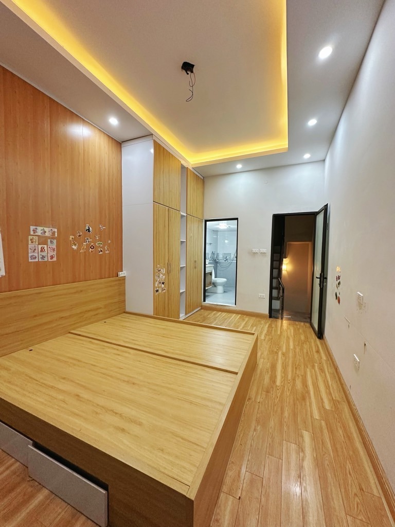 Bán Nhà Phố Hoàng Mai Vị Trí Đẹp, Ô Tô Đỗ Cửa, Nở Hậu - Giá Tốt