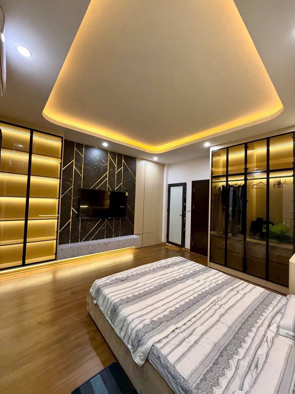 Bán Nhà 5 Tầng Văn Quán, Hà Đông Full Nội Thất - Giá 8.2 Tỷ