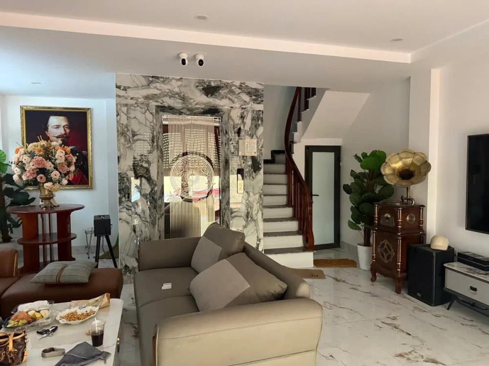 Bán Nhà Lô Góc Vương Thừa Vũ 50m² 7 Tầng, Mặt Tiền 6m - Giá 18.5 Tỷ