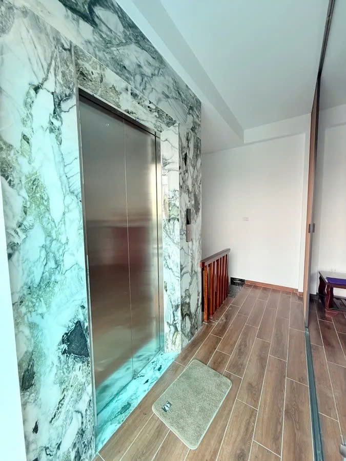 Bán Nhà Lô Góc Vương Thừa Vũ 50m² 7 Tầng, Mặt Tiền 6m - Giá 18.5 Tỷ