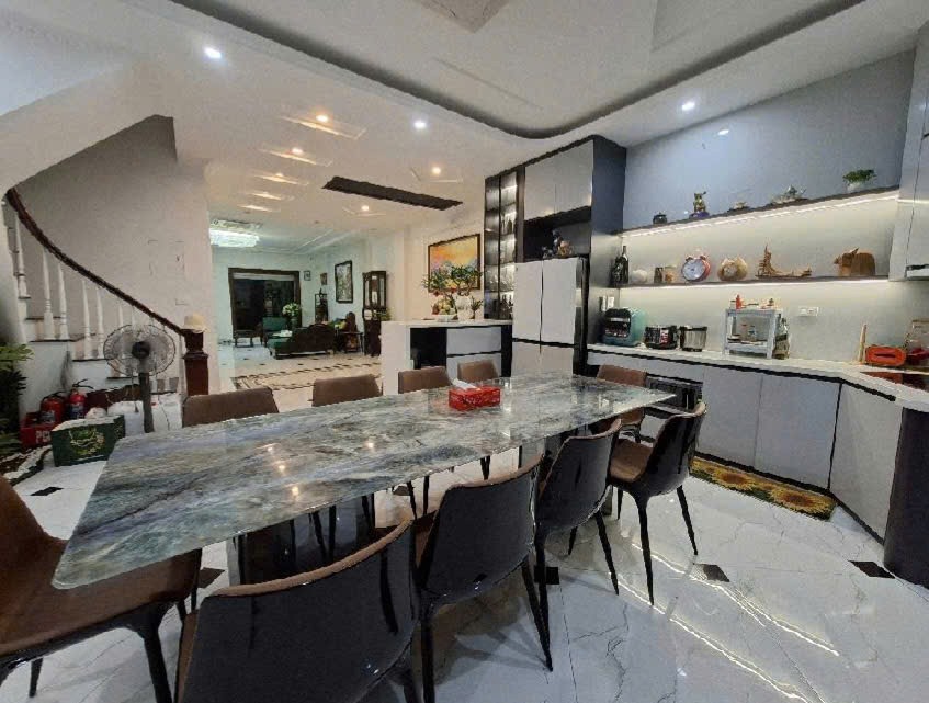 Bán nhà Nguyễn Đức Cảnh 7 tầng, thang máy, 29.8 tỷ