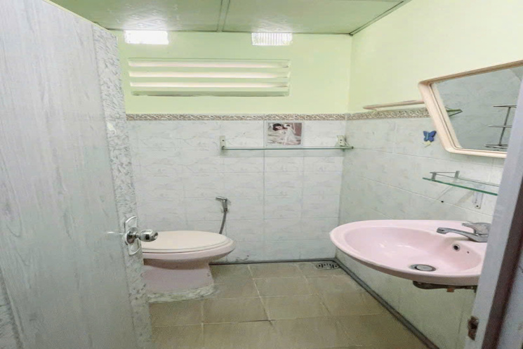 Bán nhà Phường Thủ Đức, đường Hồ Văn Tư, 110m2, 3 tầng, 4PN, sổ hồng, giá 5.7 tỷ. LH: 0933125879