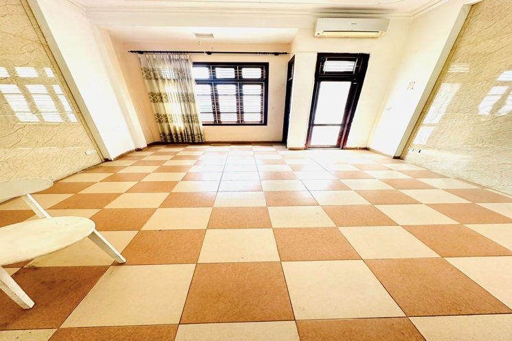 Đầu tư! Phân lô Hoàng Quốc Việt, ngõ thông bàn cờ, ô tô tránh vỉa hè 2 bên, full tiện ích, kinh
