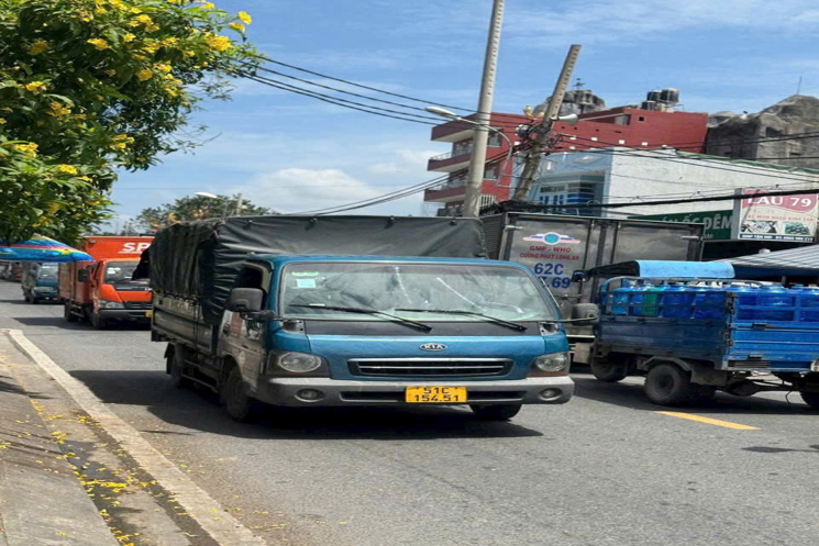 NHÀ MT BÙI CÔNG TRỪNG, HM ĐƯỜNG 20M, VỈA HÈ 3M GIÁ 4.25T