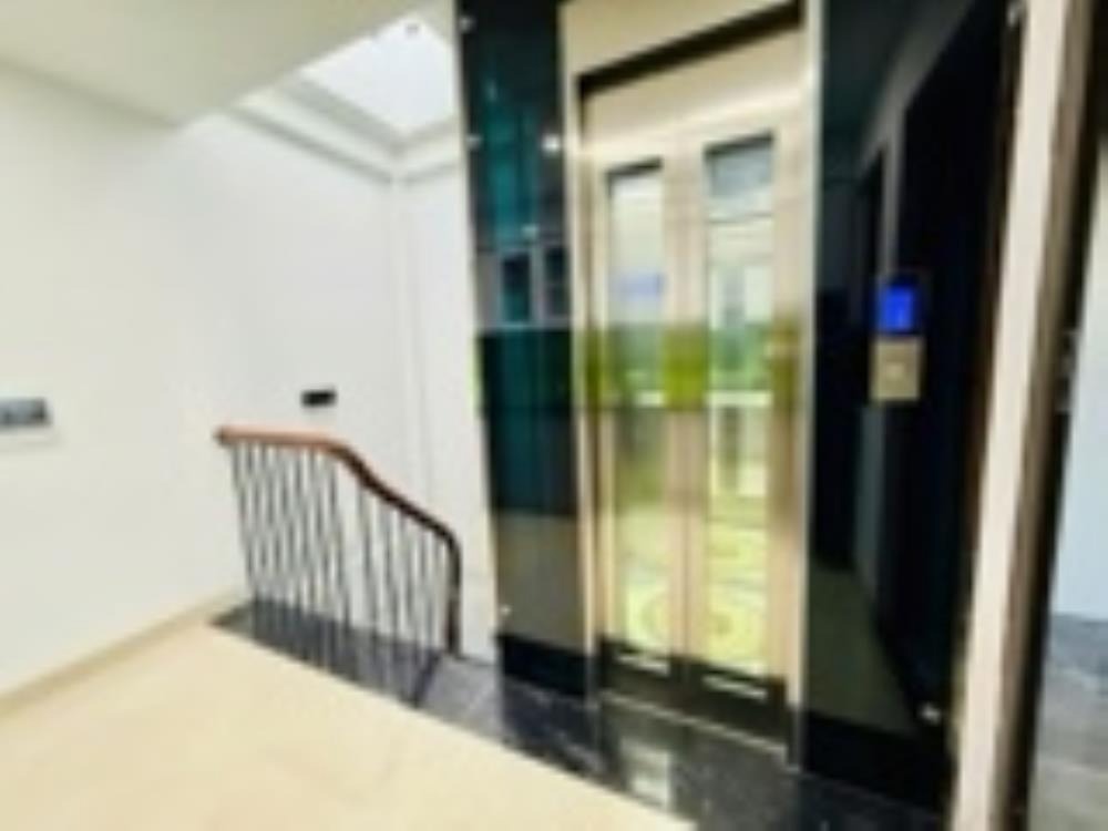Nhà Mới 5 Tầng, Thang Máy, Ô Tô Đỗ Cửa - Trung Văn - Giá 8 Tỷ