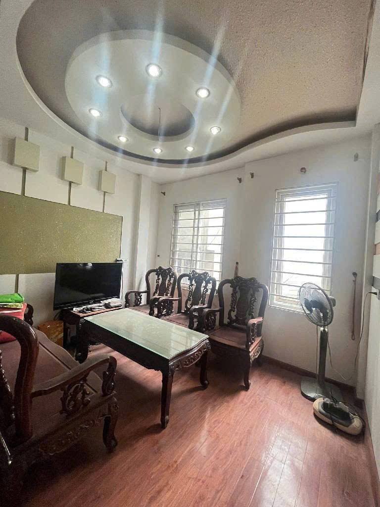 Bán nhà Trung Kính 46m² - 5 Tầng, Mặt Tiền 4m - Giá 8.9 Tỷ
