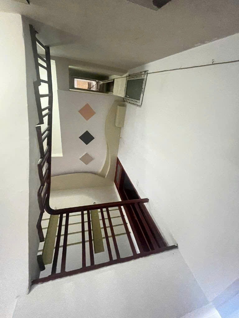 Bán nhà Trung Kính 46m² - 5 Tầng, Mặt Tiền 4m - Giá 8.9 Tỷ
