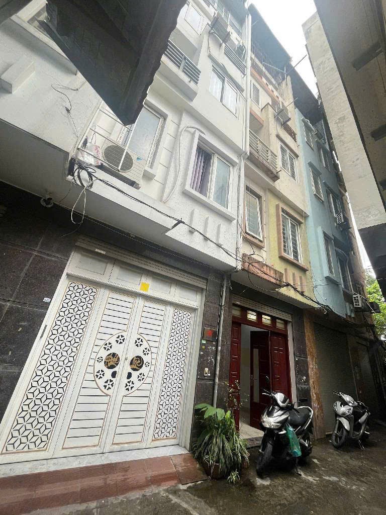 Bán nhà Trung Kính 46m² - 5 Tầng, Mặt Tiền 4m - Giá 8.9 Tỷ