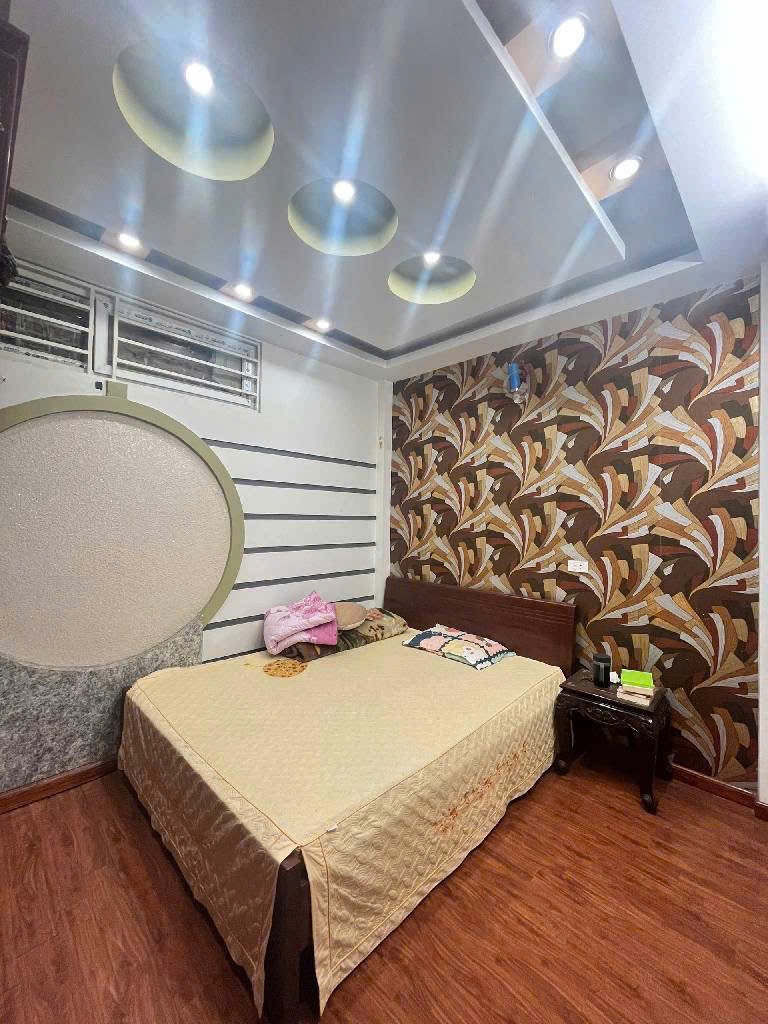 Bán nhà Trung Kính 46m² - 5 Tầng, Mặt Tiền 4m - Giá 8.9 Tỷ